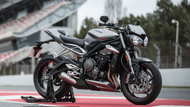 Triumph street triple outlet rs on road price